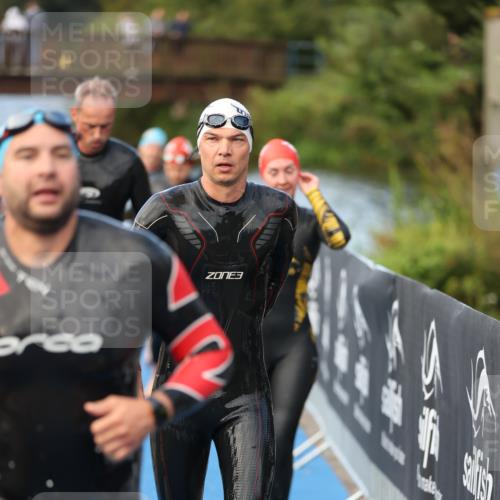 25.08.2024 - Elbe Triathlon Hamburg H.Heesch http://msf.ph/oto/6841401 25.08.2024 08:44:36 Schwimmen 80, 120, 124, 134, 145, 152, 161, 166, 169, 186, 188, 197 meine-sportfotos.de