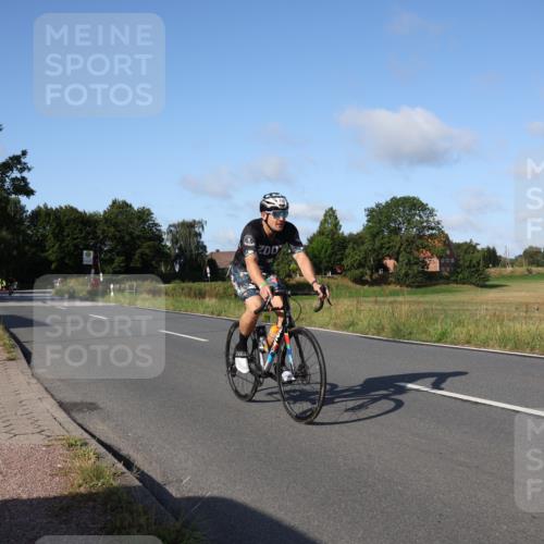 25.08.2024 - Elbe Triathlon Hamburg Fuchs,  Jonas http://msf.ph/oto/6841402 25.08.2024 09:39:40 Radfahren 1850, 295, 338, 93 meine-sportfotos.de