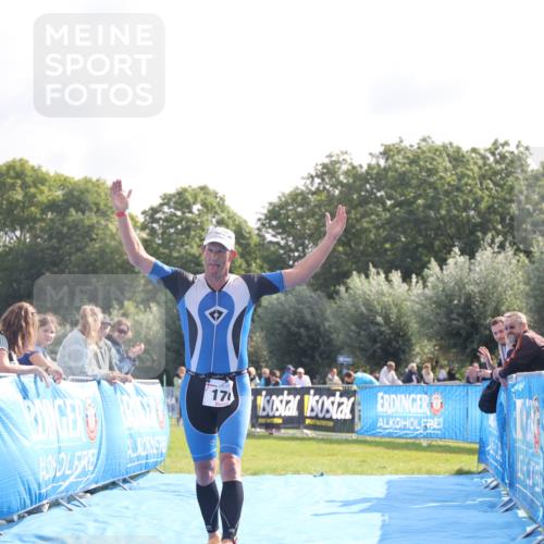 25.08.2024 - Elbe Triathlon Hamburg H.Heesch http://msf.ph/oto/6841408 25.08.2024 10:28:31 Ziel 176 meine-sportfotos.de
