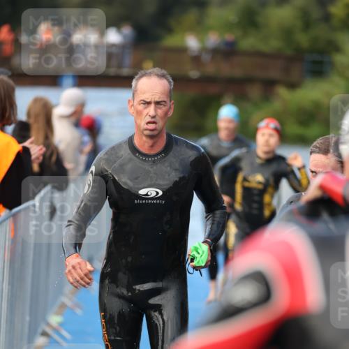 25.08.2024 - Elbe Triathlon Hamburg H.Heesch http://msf.ph/oto/6841420 25.08.2024 08:44:37 Schwimmen 80, 120, 124, 134, 145, 152, 161, 166, 169, 186, 188, 197 meine-sportfotos.de