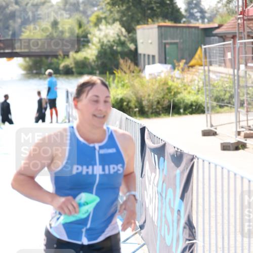 25.08.2024 - Elbe Triathlon Hamburg H.Heesch http://msf.ph/oto/6841432 25.08.2024 14:35:40 Schwimmen  meine-sportfotos.de