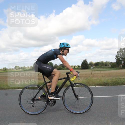 25.08.2024 - Elbe Triathlon Hamburg Fuchs,  Jonas http://msf.ph/oto/6841477 25.08.2024 11:18:53 Radfahren 1719, 1717, 1686, 1704 meine-sportfotos.de