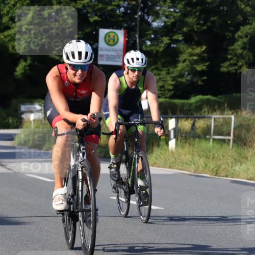 25.08.2024 - Elbe Triathlon Hamburg Fuchs,  Jonas http://msf.ph/oto/6841489 25.08.2024 09:39:48 Radfahren 338, 93, 122, 237, 414, 117, 283 meine-sportfotos.de