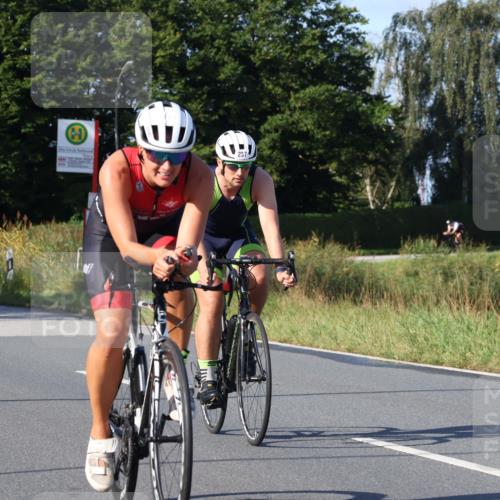 25.08.2024 - Elbe Triathlon Hamburg Fuchs,  Jonas http://msf.ph/oto/6841503 25.08.2024 09:39:48 Radfahren 338, 93, 122, 237, 414, 117, 283 meine-sportfotos.de