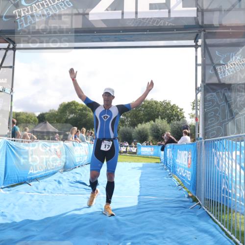 25.08.2024 - Elbe Triathlon Hamburg H.Heesch http://msf.ph/oto/6841504 25.08.2024 10:28:34 Ziel 176 meine-sportfotos.de