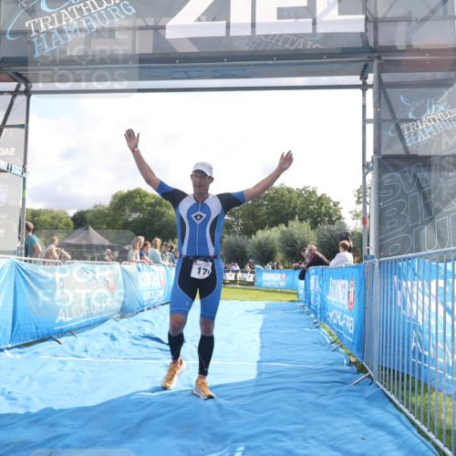 25.08.2024 - Elbe Triathlon Hamburg H.Heesch http://msf.ph/oto/6841507 25.08.2024 10:28:34 Ziel 176 meine-sportfotos.de