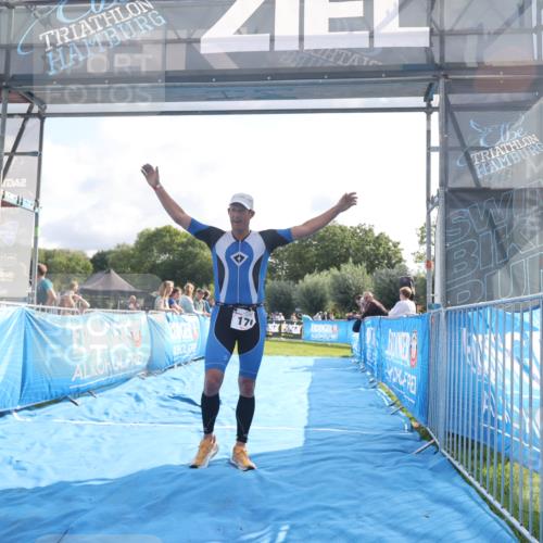25.08.2024 - Elbe Triathlon Hamburg H.Heesch http://msf.ph/oto/6841516 25.08.2024 10:28:34 Ziel 176 meine-sportfotos.de