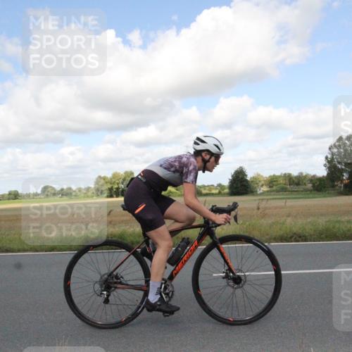 25.08.2024 - Elbe Triathlon Hamburg Fuchs,  Jonas http://msf.ph/oto/6841517 25.08.2024 11:19:17 Radfahren 1654 meine-sportfotos.de