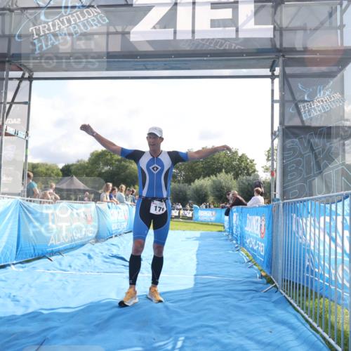 25.08.2024 - Elbe Triathlon Hamburg H.Heesch http://msf.ph/oto/6841519 25.08.2024 10:28:34 Ziel 176 meine-sportfotos.de
