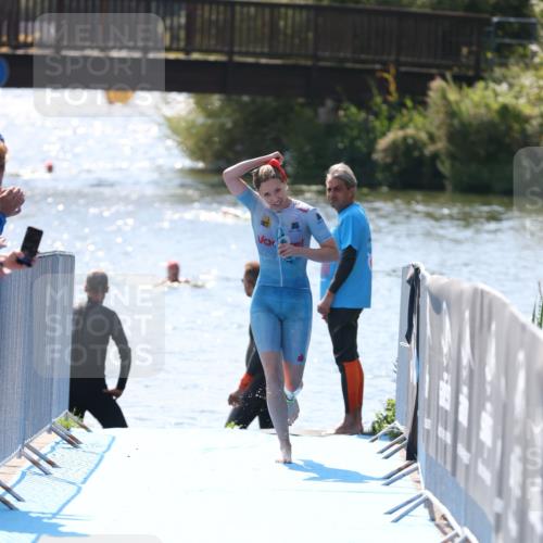 25.08.2024 - Elbe Triathlon Hamburg H.Heesch http://msf.ph/oto/6841526 25.08.2024 14:36:19 Schwimmen  meine-sportfotos.de