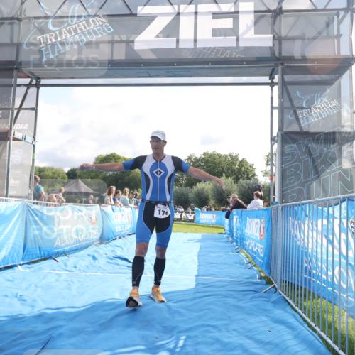 25.08.2024 - Elbe Triathlon Hamburg H.Heesch http://msf.ph/oto/6841534 25.08.2024 10:28:34 Ziel 176 meine-sportfotos.de