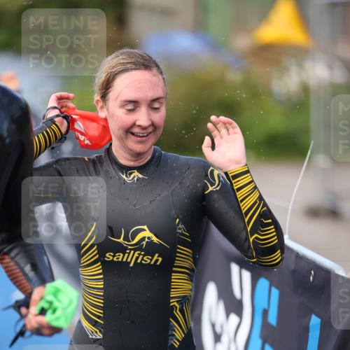 25.08.2024 - Elbe Triathlon Hamburg H.Heesch http://msf.ph/oto/6841536 25.08.2024 08:44:38 Schwimmen 80, 120, 124, 134, 145, 152, 161, 166, 169, 186, 188, 197 meine-sportfotos.de