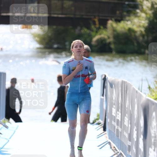 25.08.2024 - Elbe Triathlon Hamburg H.Heesch http://msf.ph/oto/6841543 25.08.2024 14:36:21 Schwimmen  meine-sportfotos.de