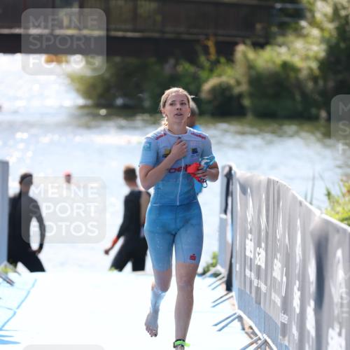 25.08.2024 - Elbe Triathlon Hamburg H.Heesch http://msf.ph/oto/6841555 25.08.2024 14:36:21 Schwimmen  meine-sportfotos.de
