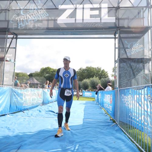 25.08.2024 - Elbe Triathlon Hamburg H.Heesch http://msf.ph/oto/6841557 25.08.2024 10:28:34 Ziel 176 meine-sportfotos.de