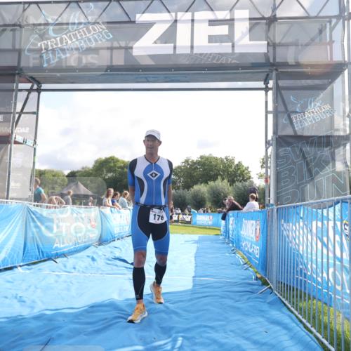 25.08.2024 - Elbe Triathlon Hamburg H.Heesch http://msf.ph/oto/6841575 25.08.2024 10:28:34 Ziel 176 meine-sportfotos.de