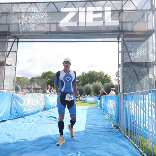 25.08.2024 - Elbe Triathlon Hamburg H.Heesch http://msf.ph/oto/6841595 25.08.2024 10:28:34 Ziel 176 meine-sportfotos.de