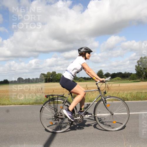 25.08.2024 - Elbe Triathlon Hamburg Fuchs,  Jonas http://msf.ph/oto/6841604 25.08.2024 11:20:21 Radfahren 1557 meine-sportfotos.de