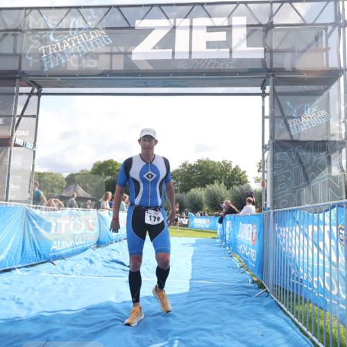 25.08.2024 - Elbe Triathlon Hamburg H.Heesch http://msf.ph/oto/6841606 25.08.2024 10:28:34 Ziel 176 meine-sportfotos.de