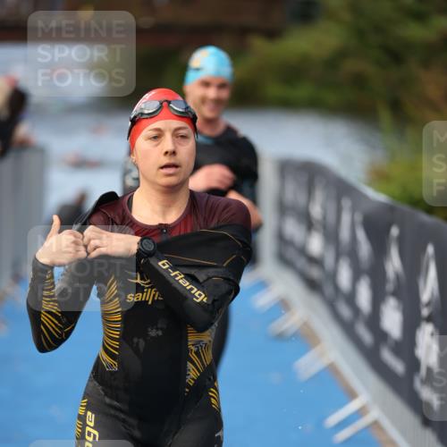 25.08.2024 - Elbe Triathlon Hamburg H.Heesch http://msf.ph/oto/6841617 25.08.2024 08:44:40 Schwimmen 80, 120, 124, 134, 145, 152, 161, 166, 169, 186, 188, 197 meine-sportfotos.de