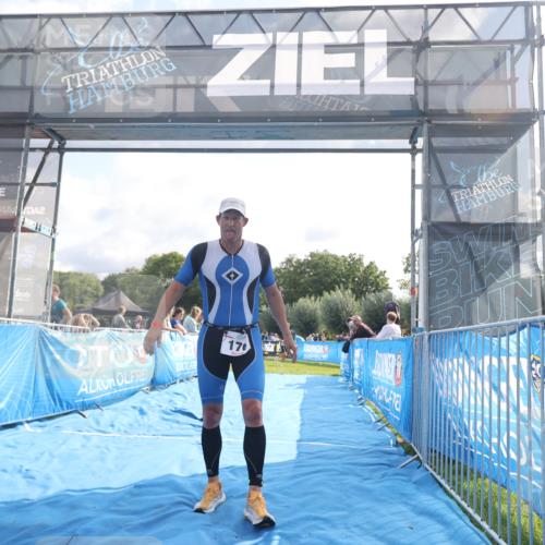 25.08.2024 - Elbe Triathlon Hamburg H.Heesch http://msf.ph/oto/6841631 25.08.2024 10:28:35 Ziel 176 meine-sportfotos.de