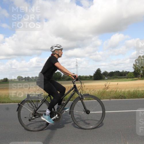 25.08.2024 - Elbe Triathlon Hamburg Fuchs,  Jonas http://msf.ph/oto/6841633 25.08.2024 11:20:41 Radfahren 1720, 1697, 1588 meine-sportfotos.de