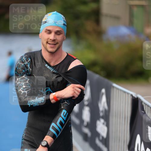 25.08.2024 - Elbe Triathlon Hamburg H.Heesch http://msf.ph/oto/6841636 25.08.2024 08:44:41 Schwimmen 80, 120, 124, 134, 145, 152, 161, 166, 169, 186, 188, 197 meine-sportfotos.de
