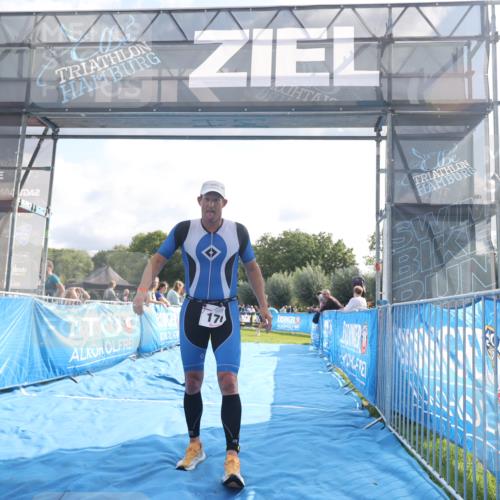 25.08.2024 - Elbe Triathlon Hamburg H.Heesch http://msf.ph/oto/6841637 25.08.2024 10:28:35 Ziel 176 meine-sportfotos.de