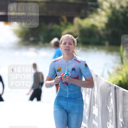 25.08.2024 - Elbe Triathlon Hamburg H.Heesch http://msf.ph/oto/6841638 25.08.2024 14:36:23 Schwimmen  meine-sportfotos.de