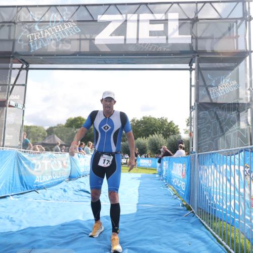25.08.2024 - Elbe Triathlon Hamburg H.Heesch http://msf.ph/oto/6841655 25.08.2024 10:28:35 Ziel 176 meine-sportfotos.de