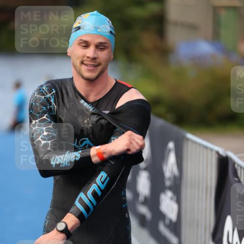 25.08.2024 - Elbe Triathlon Hamburg H.Heesch http://msf.ph/oto/6841657 25.08.2024 08:44:41 Schwimmen 80, 120, 124, 134, 145, 152, 161, 166, 169, 186, 188, 197 meine-sportfotos.de