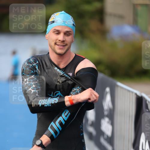 25.08.2024 - Elbe Triathlon Hamburg H.Heesch http://msf.ph/oto/6841663 25.08.2024 08:44:42 Schwimmen 80, 120, 124, 134, 145, 152, 161, 166, 169, 186, 188, 197 meine-sportfotos.de