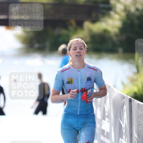 25.08.2024 - Elbe Triathlon Hamburg H.Heesch http://msf.ph/oto/6841664 25.08.2024 14:36:23 Schwimmen  meine-sportfotos.de
