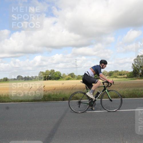25.08.2024 - Elbe Triathlon Hamburg Fuchs,  Jonas http://msf.ph/oto/6841677 25.08.2024 11:21:30 Radfahren 704, 1703 meine-sportfotos.de