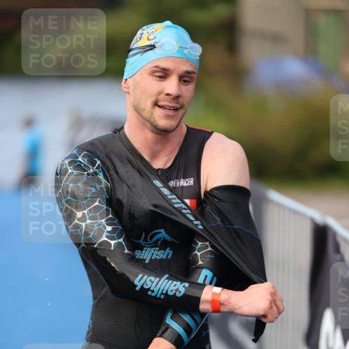 25.08.2024 - Elbe Triathlon Hamburg H.Heesch http://msf.ph/oto/6841681 25.08.2024 08:44:42 Schwimmen 80, 120, 124, 134, 145, 152, 161, 166, 169, 186, 188, 197 meine-sportfotos.de