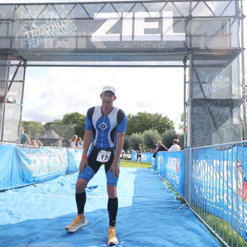 25.08.2024 - Elbe Triathlon Hamburg H.Heesch http://msf.ph/oto/6841692 25.08.2024 10:28:35 Ziel 176 meine-sportfotos.de