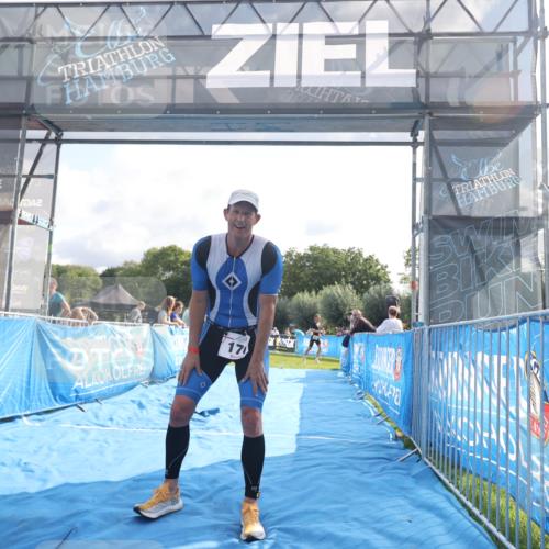 25.08.2024 - Elbe Triathlon Hamburg H.Heesch http://msf.ph/oto/6841697 25.08.2024 10:28:35 Ziel 176 meine-sportfotos.de
