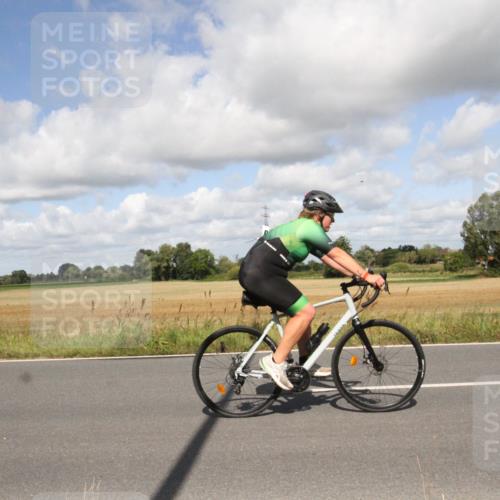 25.08.2024 - Elbe Triathlon Hamburg Fuchs,  Jonas http://msf.ph/oto/6841699 25.08.2024 11:21:39 Radfahren 1680, 1677 meine-sportfotos.de
