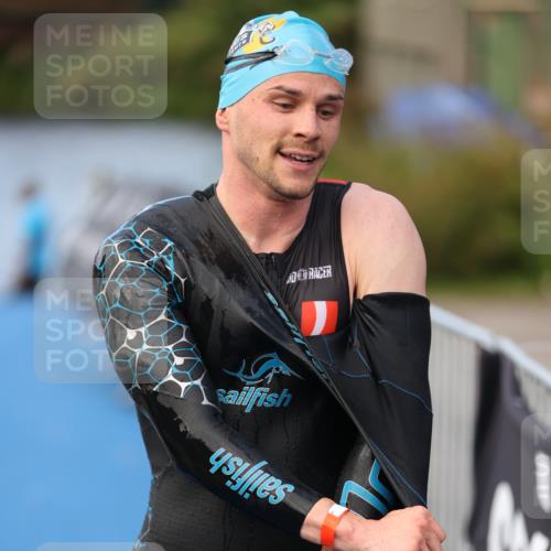 25.08.2024 - Elbe Triathlon Hamburg H.Heesch http://msf.ph/oto/6841700 25.08.2024 08:44:42 Schwimmen 80, 120, 124, 134, 145, 152, 161, 166, 169, 186, 188, 197 meine-sportfotos.de