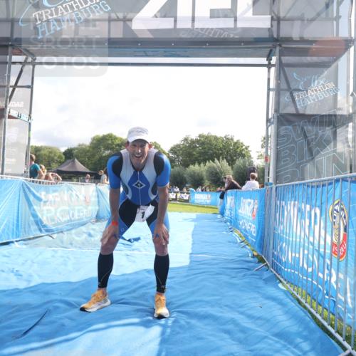 25.08.2024 - Elbe Triathlon Hamburg H.Heesch http://msf.ph/oto/6841708 25.08.2024 10:28:35 Ziel 176 meine-sportfotos.de