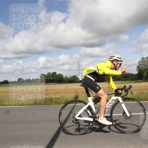 25.08.2024 - Elbe Triathlon Hamburg Fuchs,  Jonas http://msf.ph/oto/6841713 25.08.2024 11:22:01 Radfahren 1603 meine-sportfotos.de