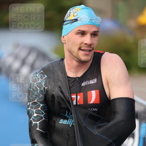 25.08.2024 - Elbe Triathlon Hamburg H.Heesch http://msf.ph/oto/6841727 25.08.2024 08:44:42 Schwimmen 80, 120, 124, 134, 145, 152, 161, 166, 169, 186, 188, 197 meine-sportfotos.de