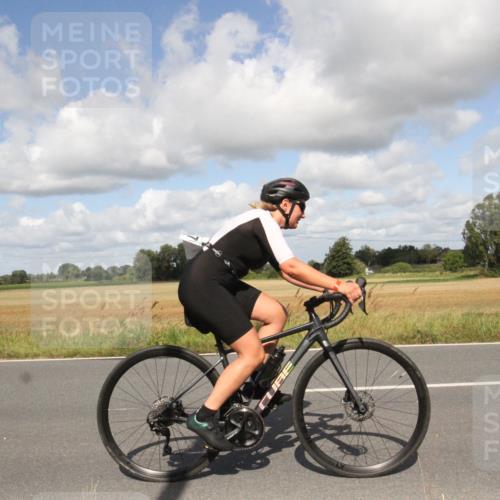 25.08.2024 - Elbe Triathlon Hamburg Fuchs,  Jonas http://msf.ph/oto/6841741 25.08.2024 11:22:36 Radfahren 1601, 1667, 1696, 1679, 1612 meine-sportfotos.de