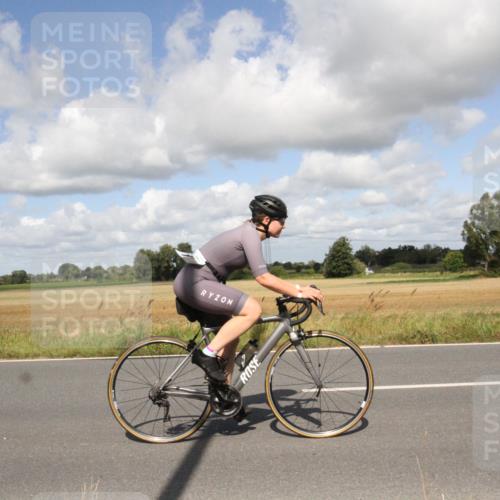 25.08.2024 - Elbe Triathlon Hamburg Fuchs,  Jonas http://msf.ph/oto/6841759 25.08.2024 11:22:39 Radfahren 1667, 1696, 1679, 1612 meine-sportfotos.de