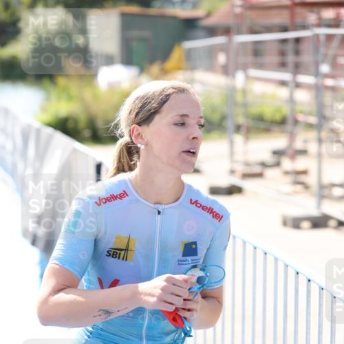 25.08.2024 - Elbe Triathlon Hamburg H.Heesch http://msf.ph/oto/6841774 25.08.2024 14:36:26 Schwimmen  meine-sportfotos.de