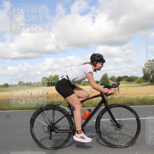 25.08.2024 - Elbe Triathlon Hamburg Fuchs,  Jonas http://msf.ph/oto/6841792 25.08.2024 11:22:56 Radfahren 1649, 1531, 1624 meine-sportfotos.de