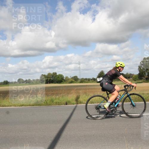 25.08.2024 - Elbe Triathlon Hamburg Fuchs,  Jonas http://msf.ph/oto/6841809 25.08.2024 11:23:04 Radfahren 1656, 1693 meine-sportfotos.de
