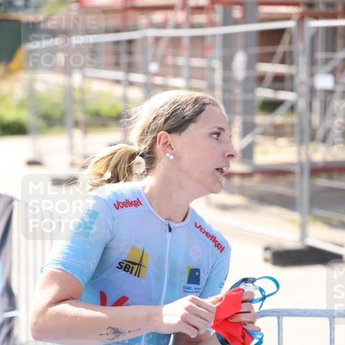 25.08.2024 - Elbe Triathlon Hamburg H.Heesch http://msf.ph/oto/6841810 25.08.2024 14:36:26 Schwimmen  meine-sportfotos.de