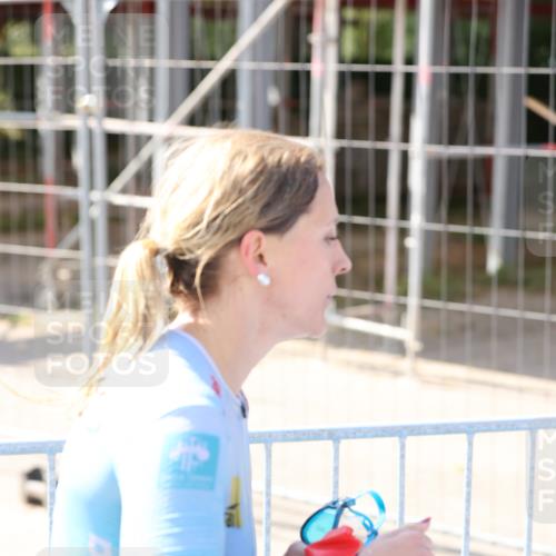 25.08.2024 - Elbe Triathlon Hamburg H.Heesch http://msf.ph/oto/6841889 25.08.2024 14:36:26 Schwimmen  meine-sportfotos.de