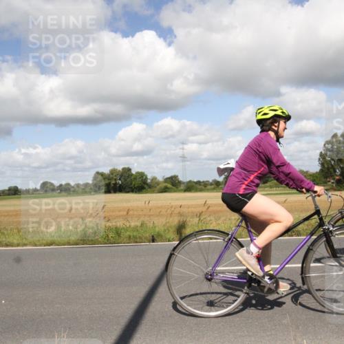 25.08.2024 - Elbe Triathlon Hamburg Fuchs,  Jonas http://msf.ph/oto/6841924 25.08.2024 11:24:25 Radfahren 1657, 1621, 1660, 1511, 1659 meine-sportfotos.de